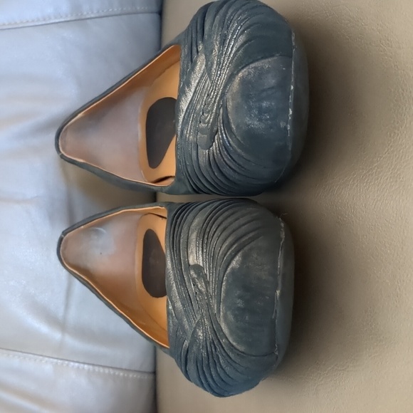 Earthies Vanya Flats Women's Size 7.5 Distressed Leather Pewter Slip On - Picture 2 of 13